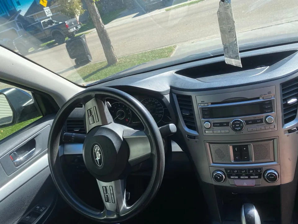 Subaru Legacy 2011 photo 2