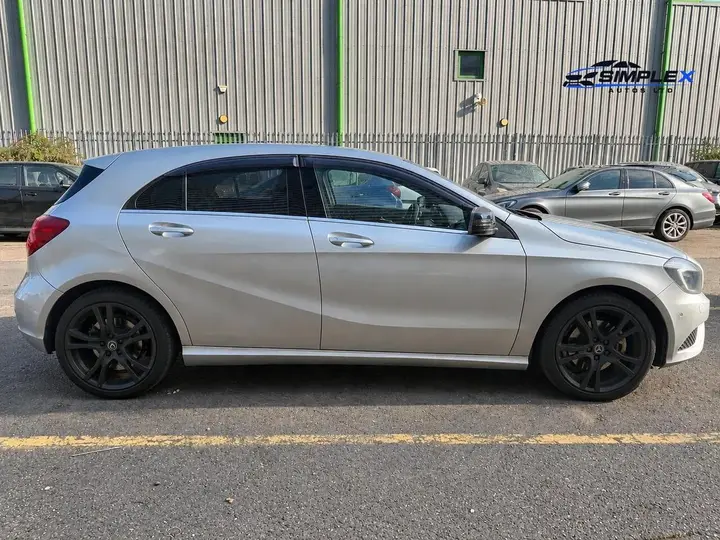 Mercedes-Benz A 180 2013 photo 2