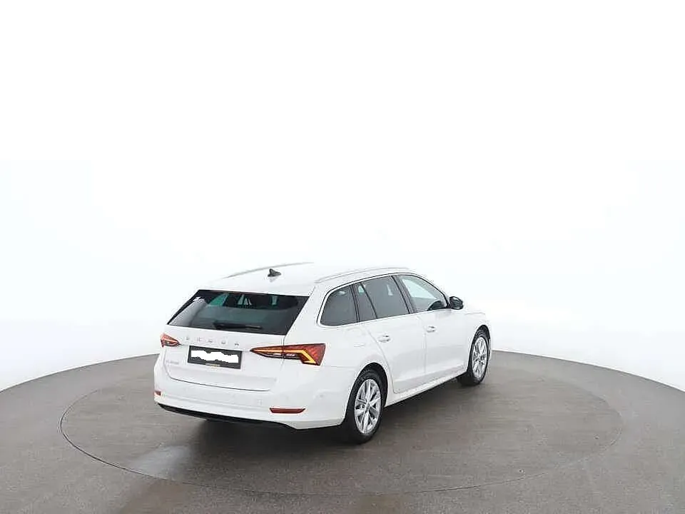 Skoda Octavia 2021 photo 2