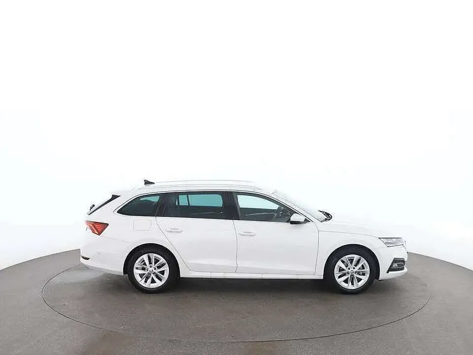 Skoda Octavia 2021 photo 3