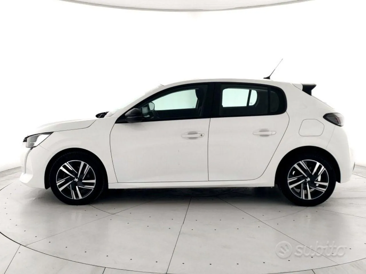 Peugeot 208 2023 photo 2
