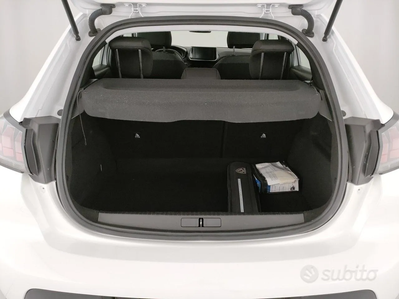Peugeot 208 2023 photo 4