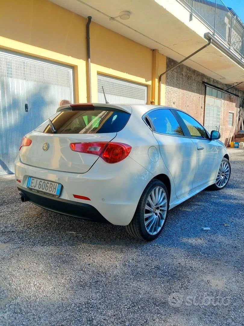 Alfa Romeo Giulietta 2011 photo 3