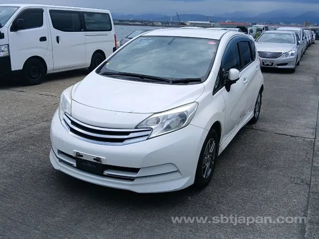 Nissan Note Rider 2012 photo 2