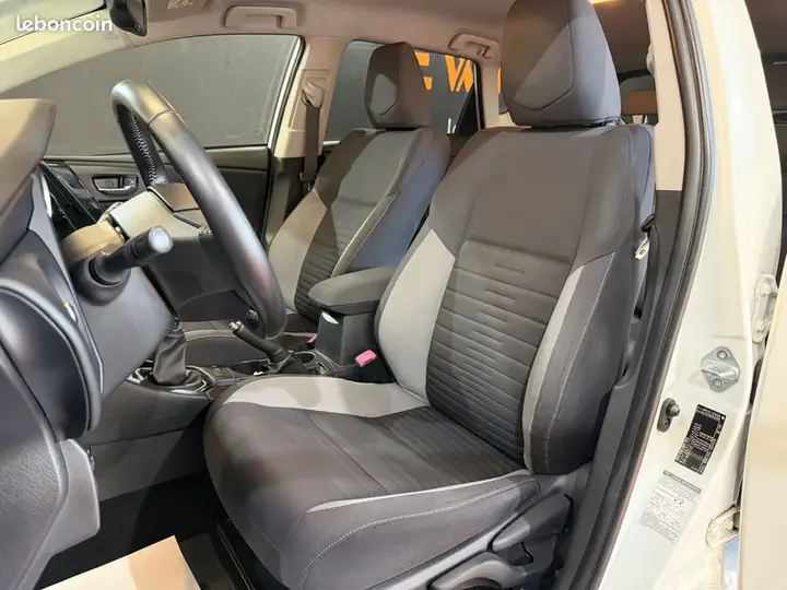 Toyota Auris 2016 photo 5