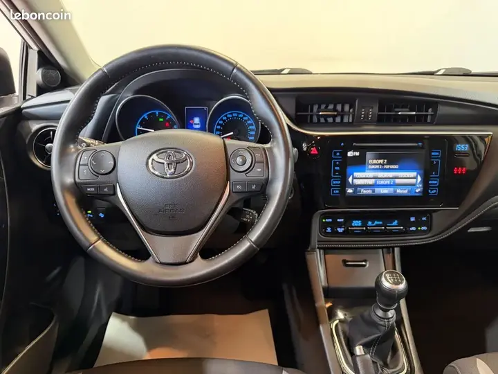 Toyota Auris 2016 photo 3