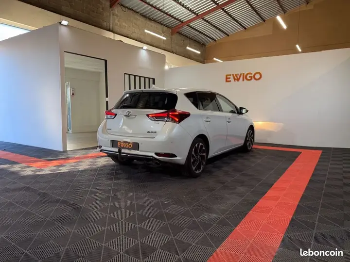 Toyota Auris 2016 photo 2