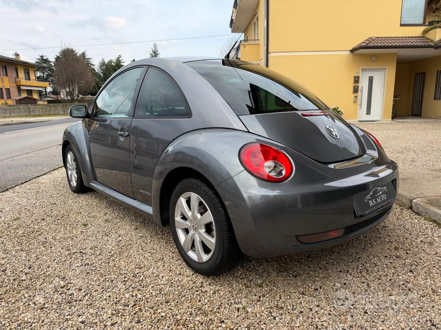 Volkswagen New Beetle 2009 photo 5