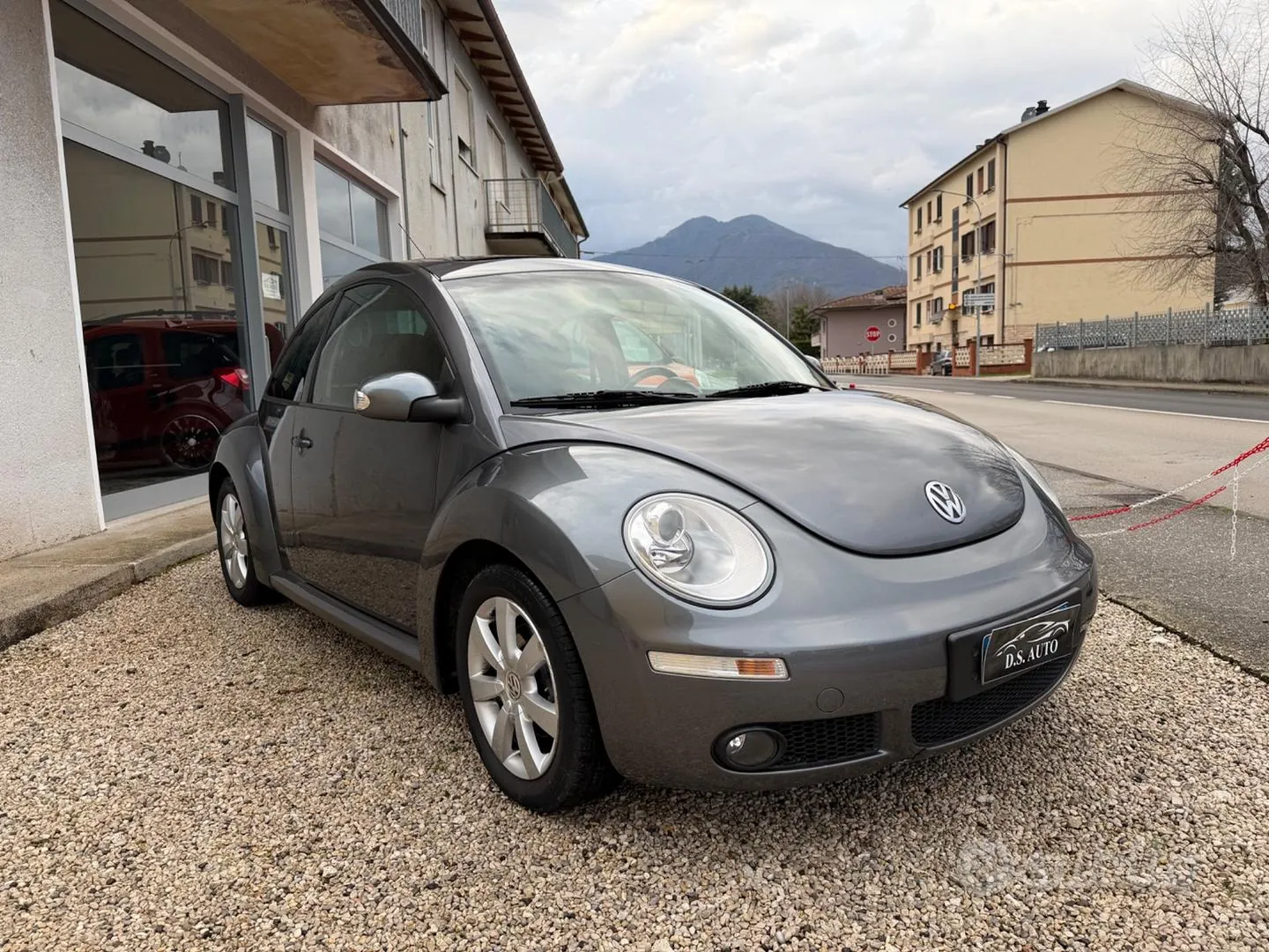 Volkswagen New Beetle 2009 photo 2