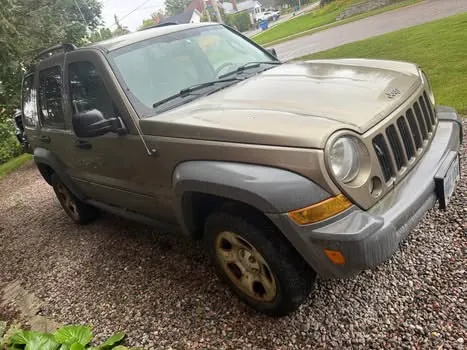 Jeep Liberty 2005 photo 2