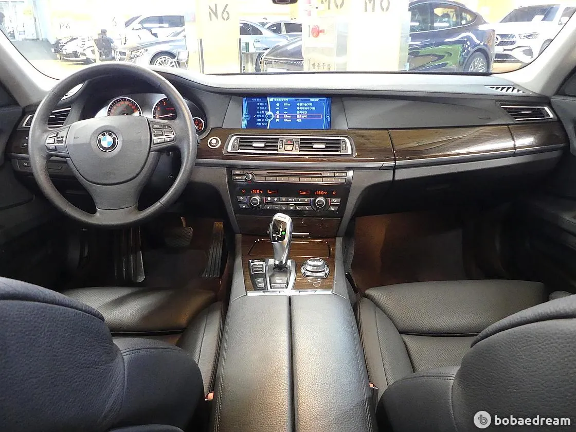 BMW 750Li 2010 photo 4