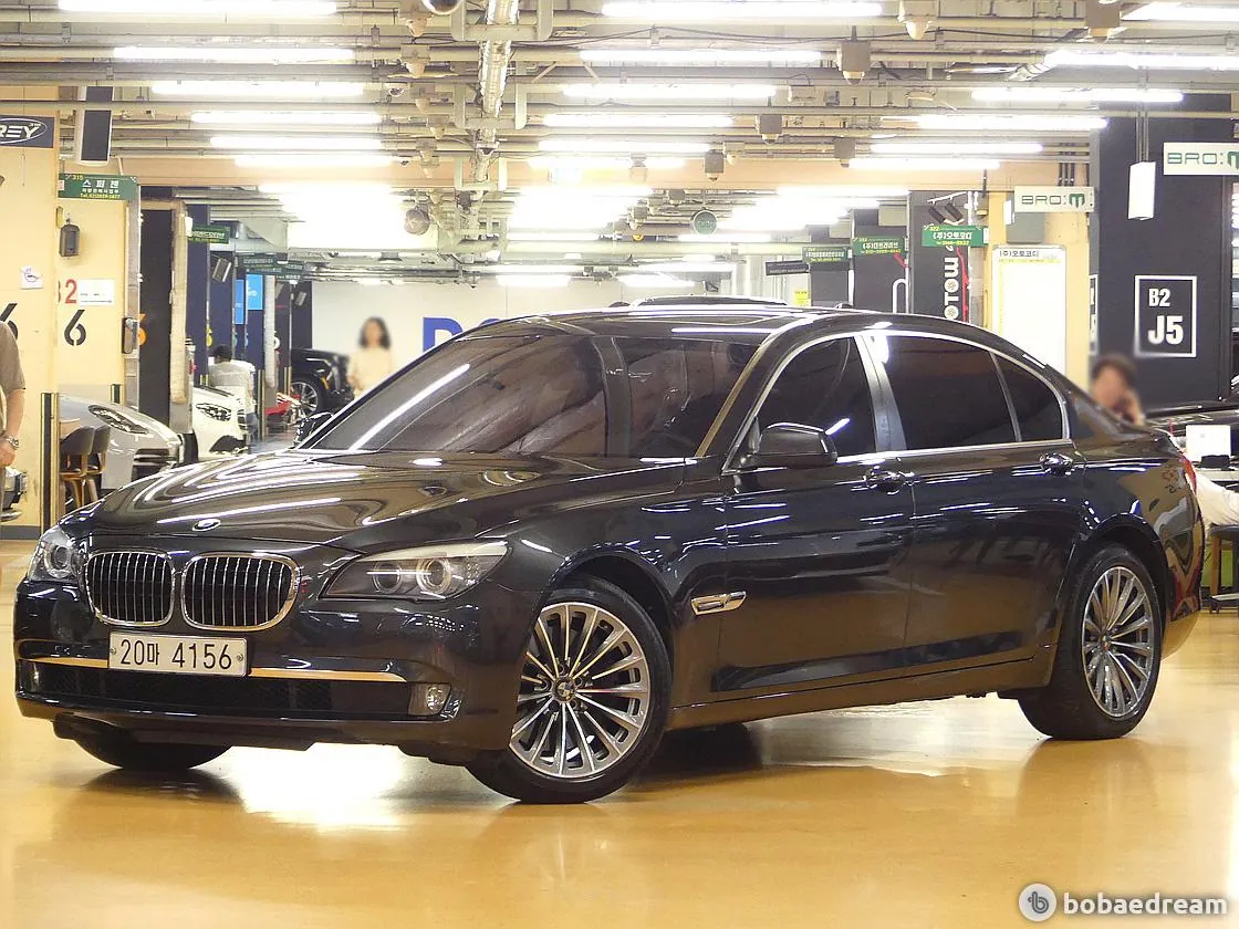 BMW 750Li 2010 photo 2