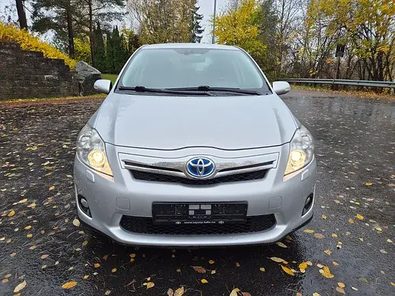 Toyota Auris 2010 photo 2