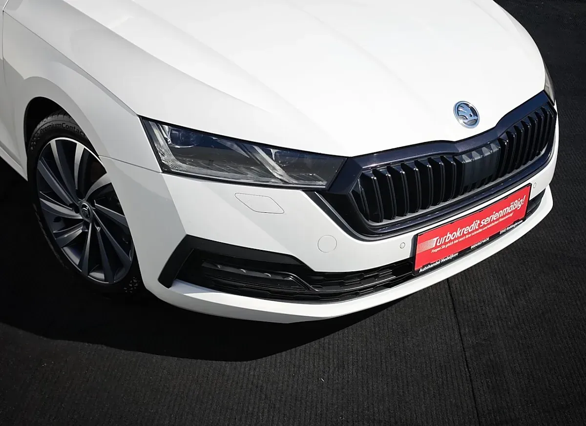 Skoda Octavia 2021 photo 2