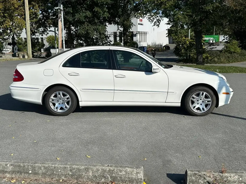 Mercedes-Benz E-Class 2005 photo 4