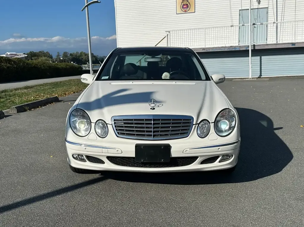 Mercedes-Benz E-Class 2005 photo 2