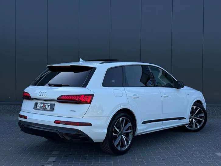 Audi Q7 2023 photo 3
