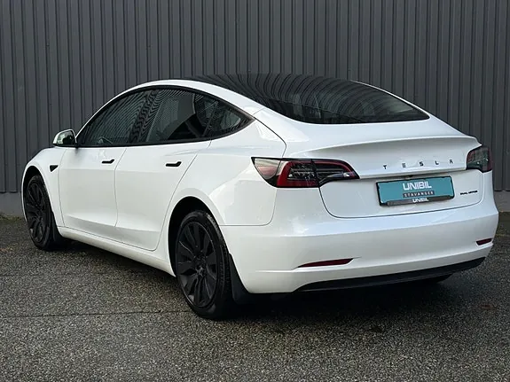 Tesla Model 3 2023 photo 2