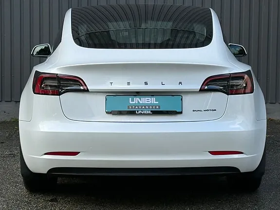 Tesla Model 3 2023 photo 5