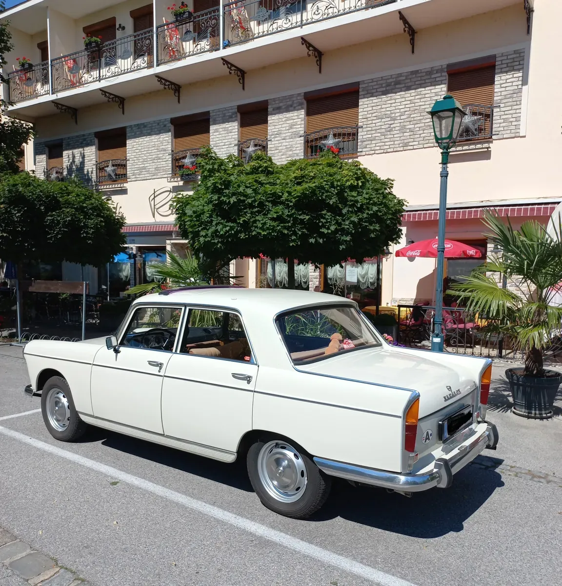 Peugeot 404 1970 photo 2