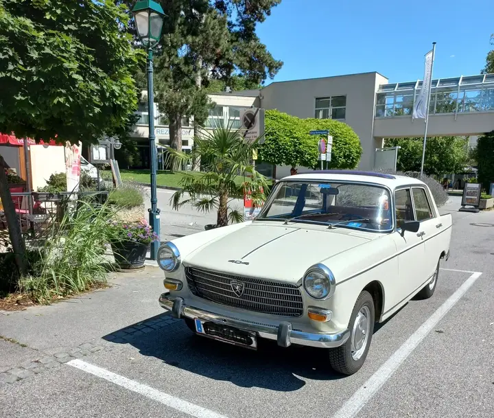 Peugeot 404