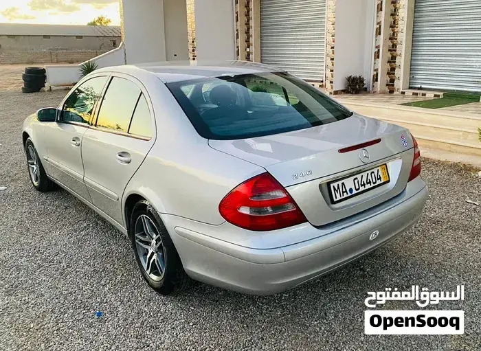 Mercedes-Benz E-Class 2004 photo 2