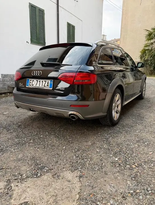 Audi A4 Allroad 2010 photo 2
