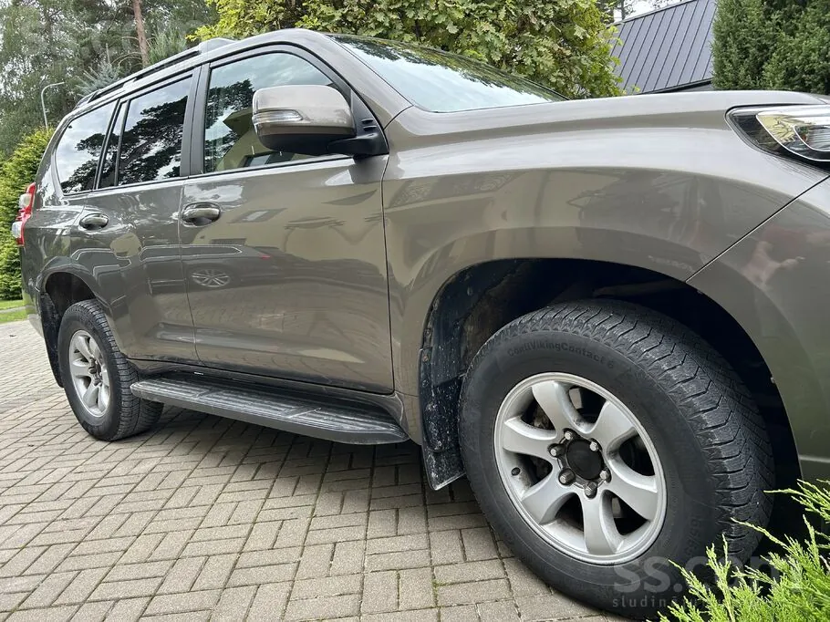 Toyota Land Cruiser 2017 photo 3