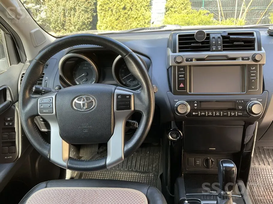 Toyota Land Cruiser 2017 photo 5