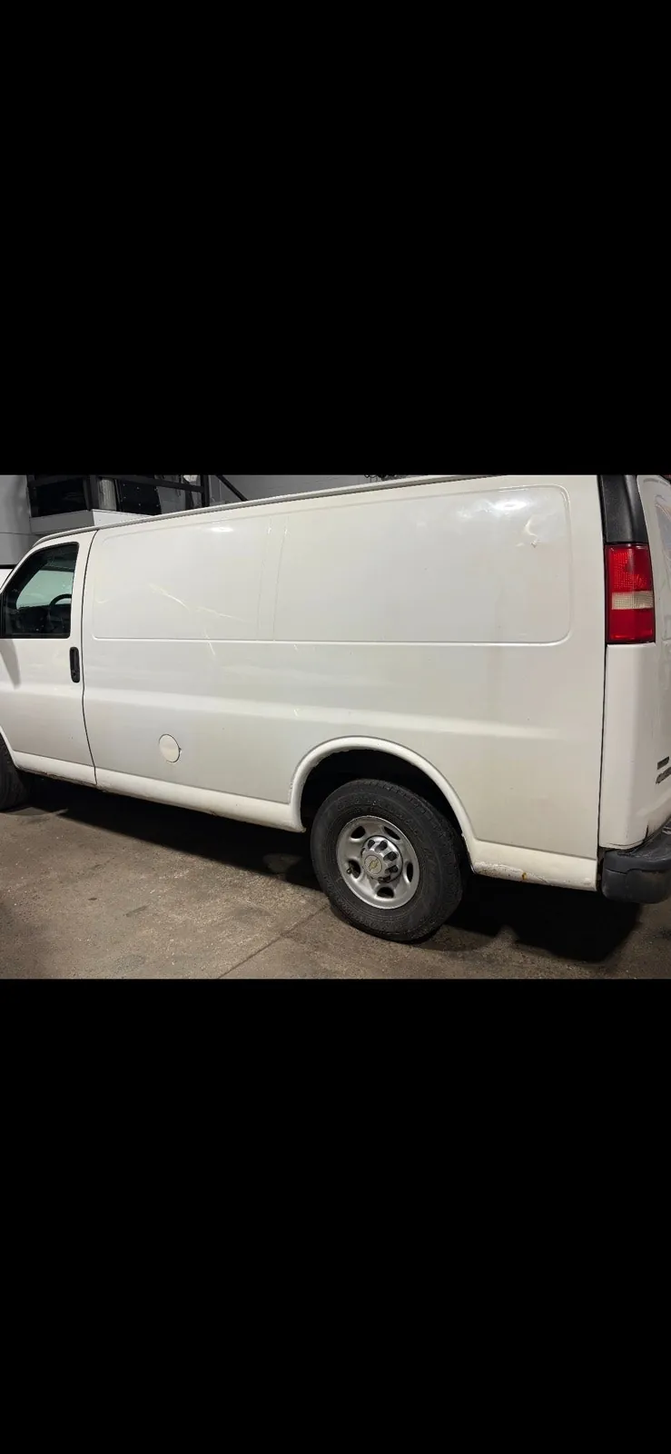 Chevrolet Express 2011 photo 2