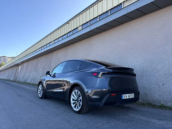 Tesla Model Y 2025 photo 3