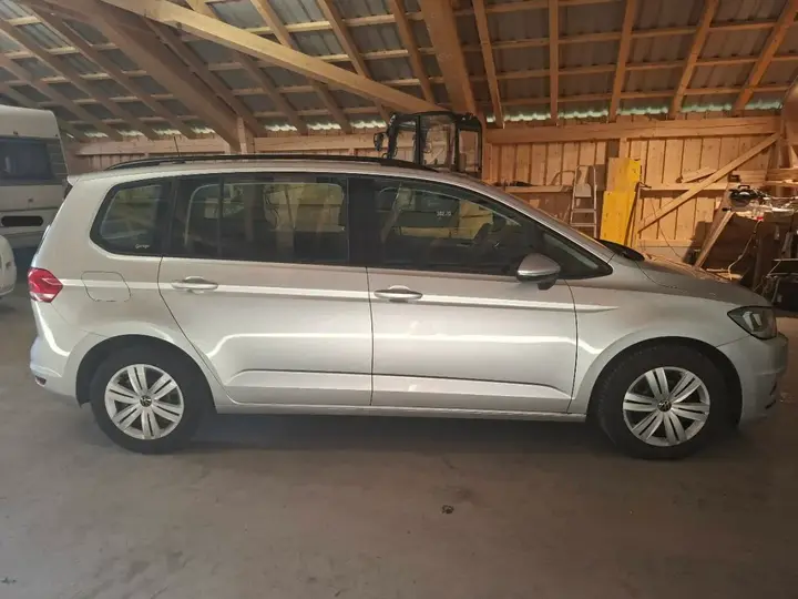 Volkswagen Touran 2021 photo 3