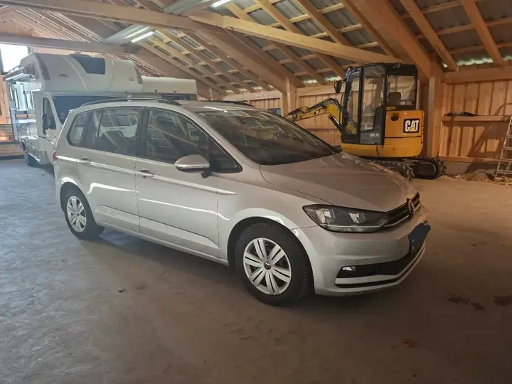 Volkswagen Touran 2021 photo 2