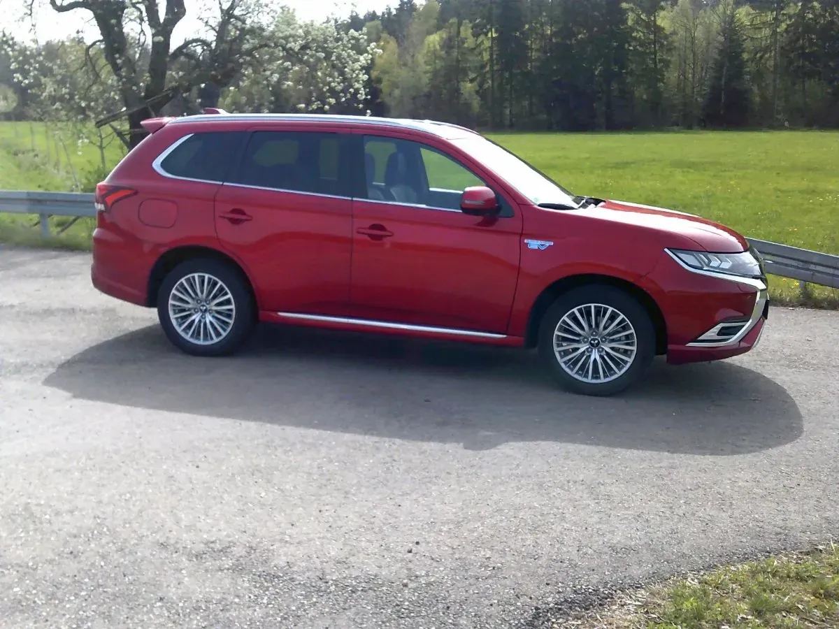 Mitsubishi Outlander 2019 photo 2