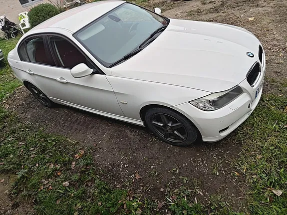 BMW 318I 2012 photo 2