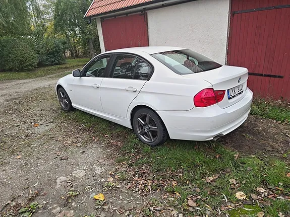 BMW 318I 2012 photo 4