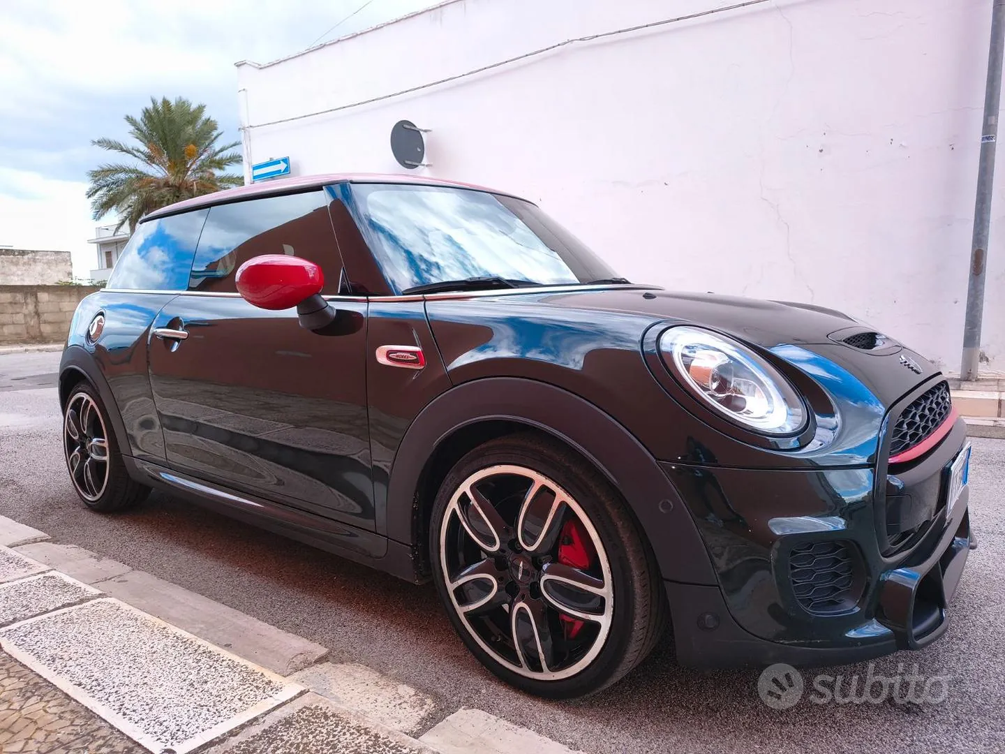 Mini John Cooper Works 2.0 Turbo 2019 photo 2