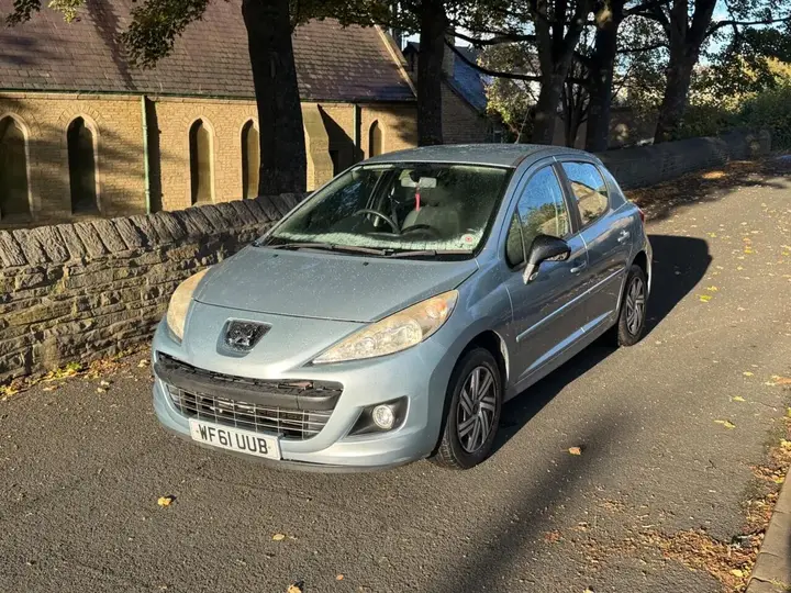 Peugeot 207 2011 photo 3
