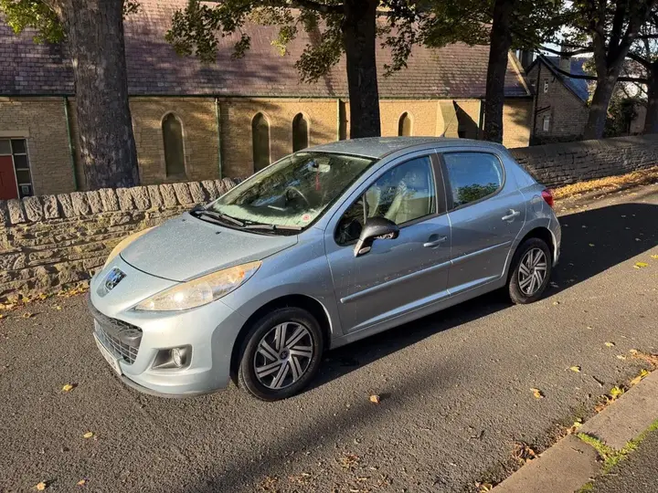 Peugeot 207 2011 photo 4