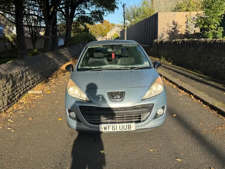 Peugeot 207 2011 photo 2