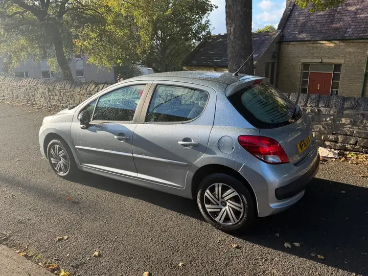 Peugeot 207 2011 photo 5
