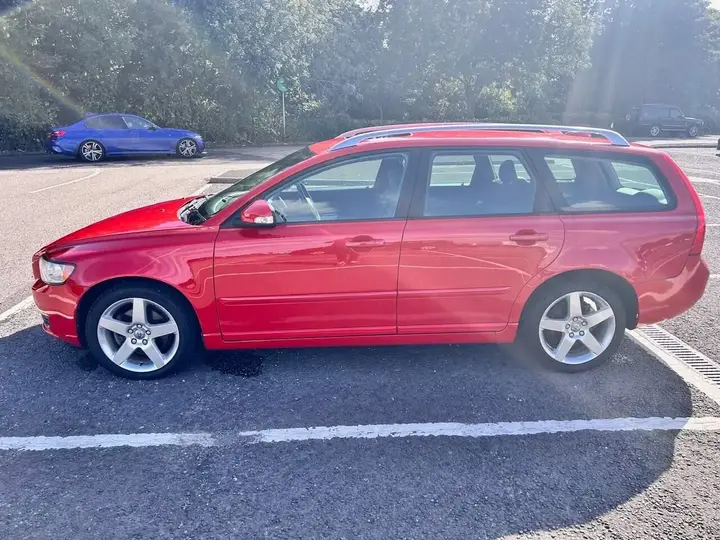 Volvo V50 2025 photo 3