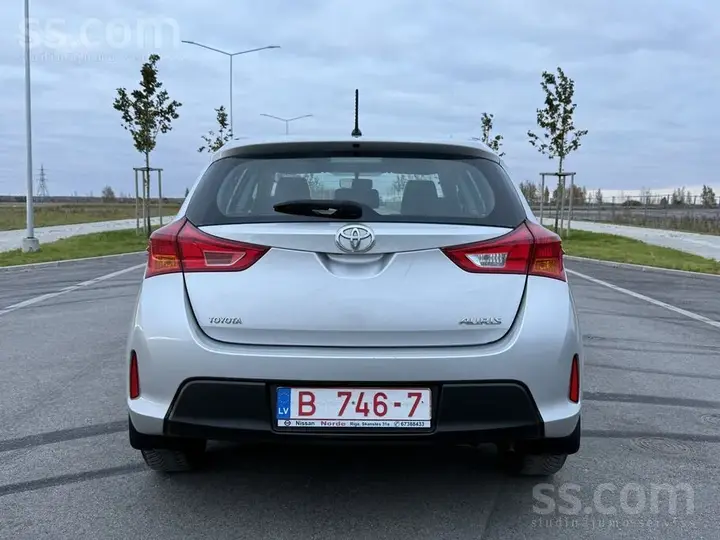 Toyota Auris 2013 photo 5