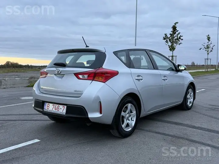 Toyota Auris 2013 photo 4