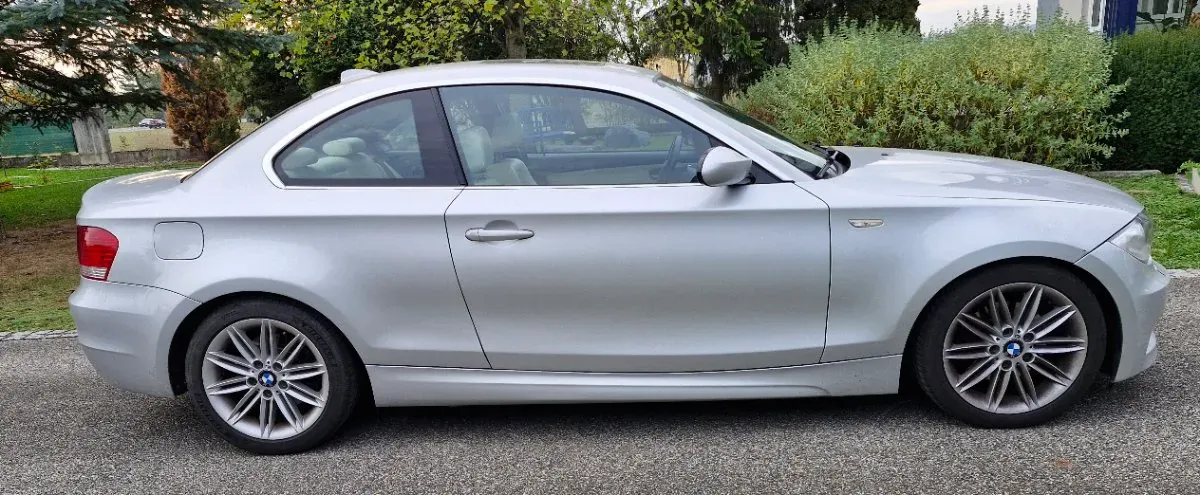 BMW 1 Series 2009 photo 2