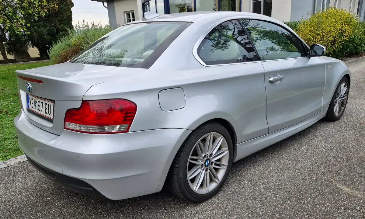 BMW 1 Series 2009 photo 3