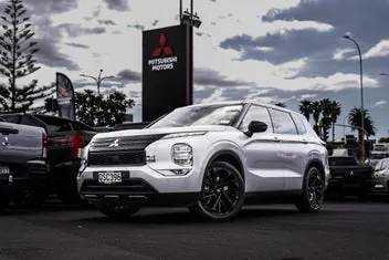 Mitsubishi Outlander 2024 photo 2