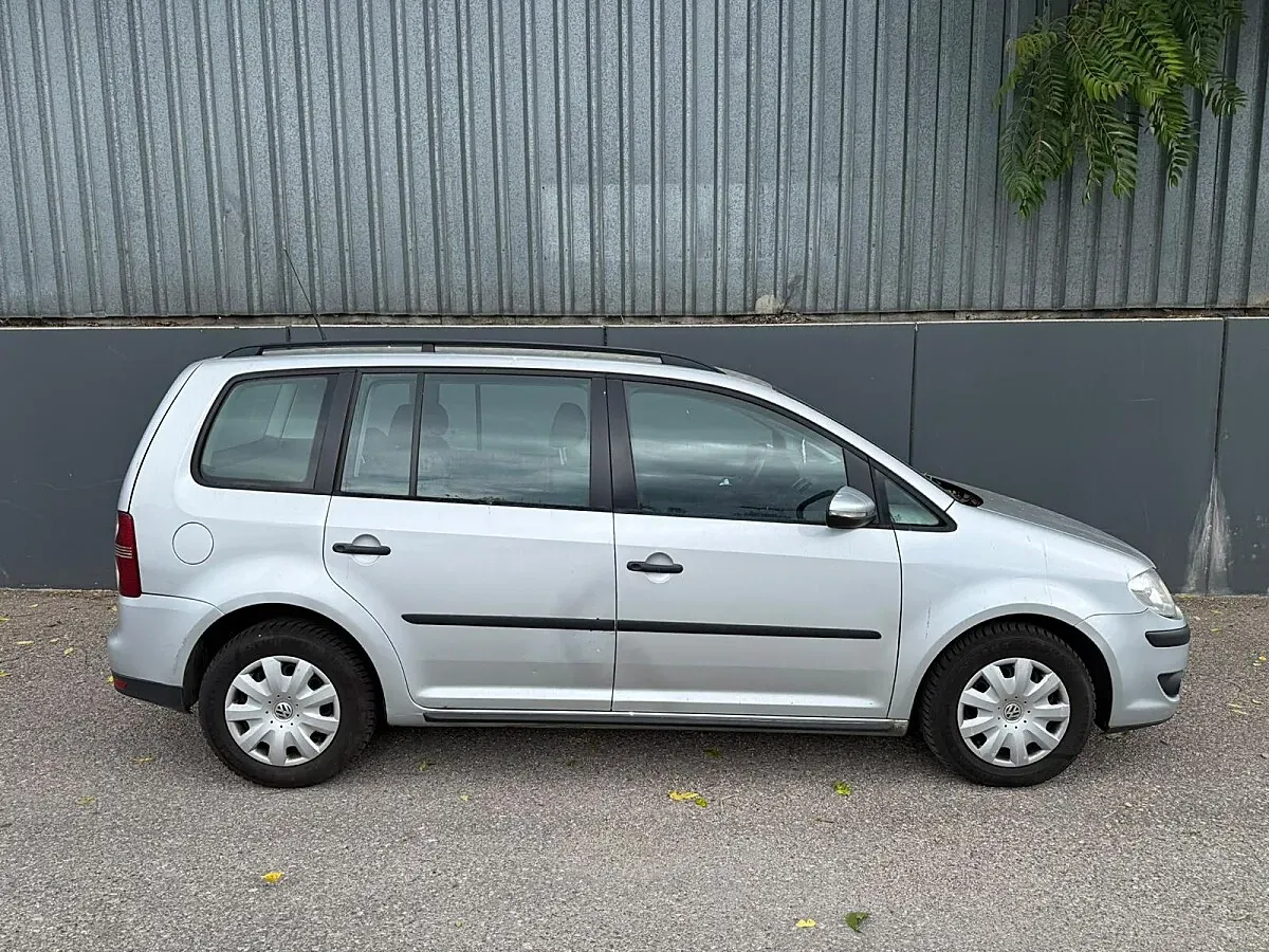 Volkswagen Touran 2010 photo 3