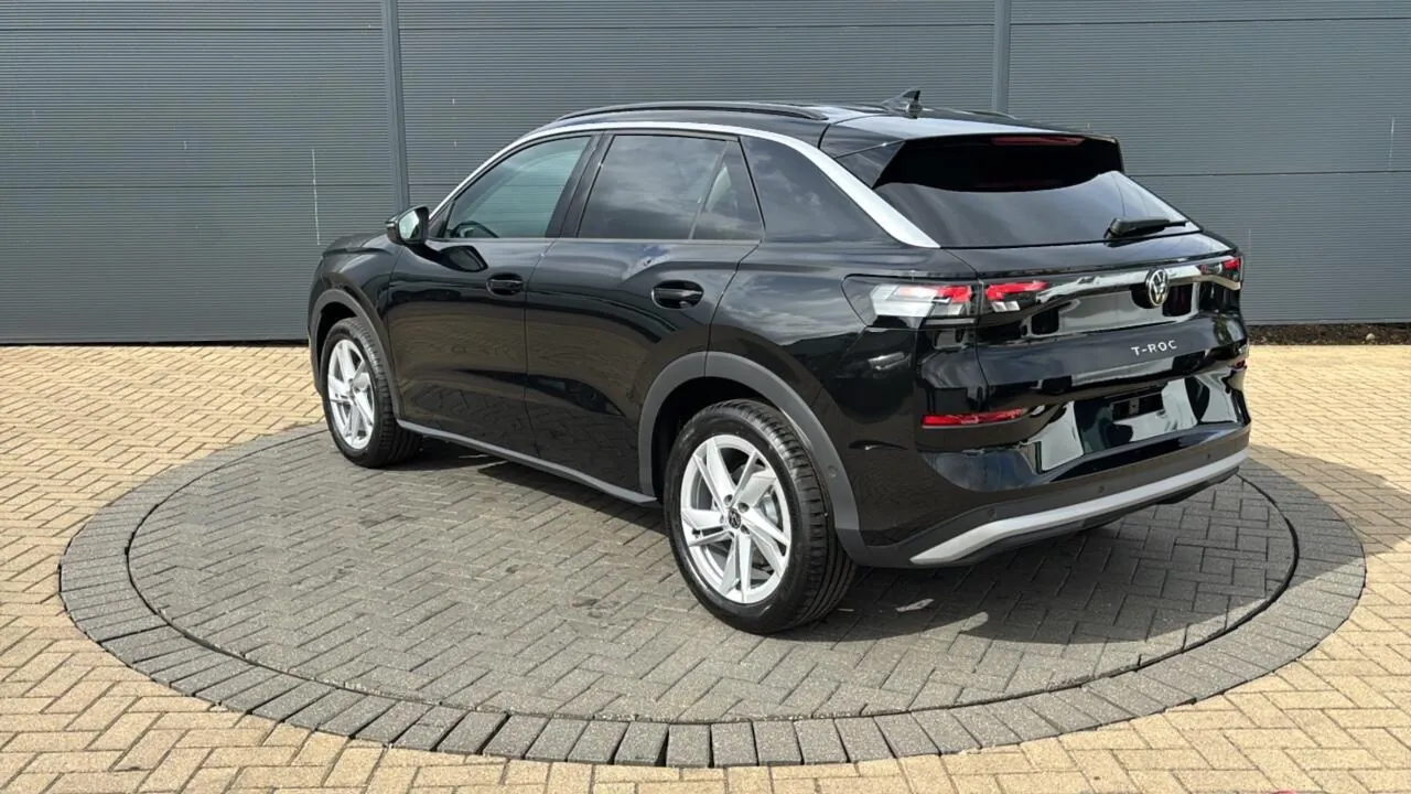 Volkswagen T-Roc photo 3