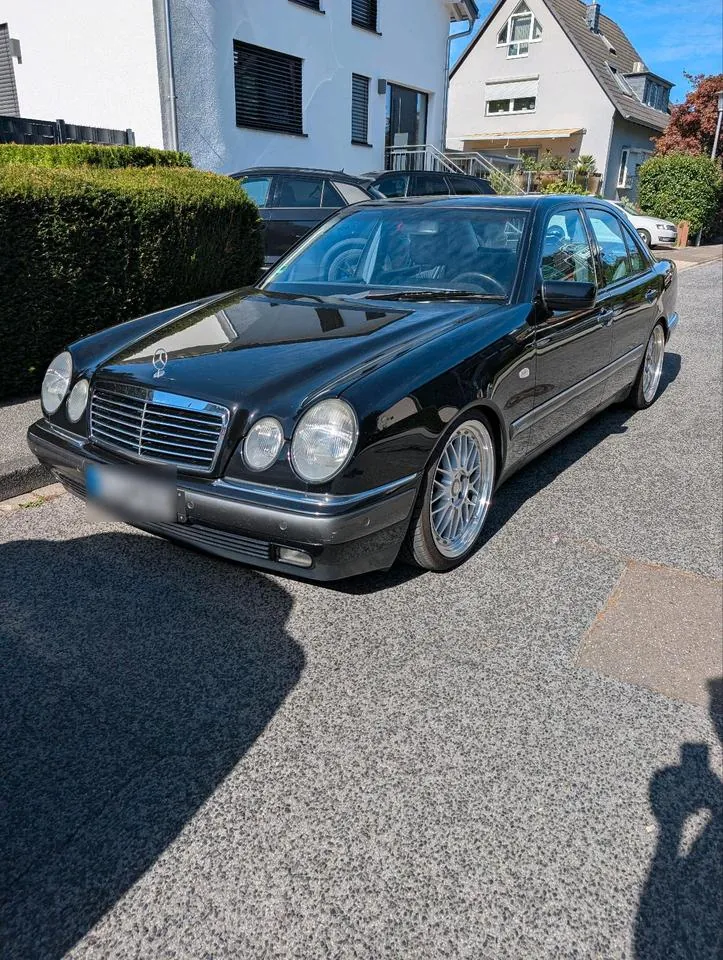Mercedes-Benz W210